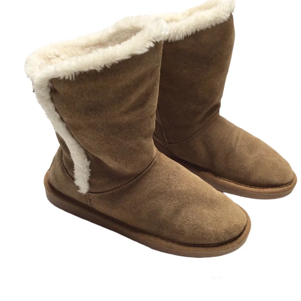 Minnetonka Faux Fur Lined Suede Boots Size 7